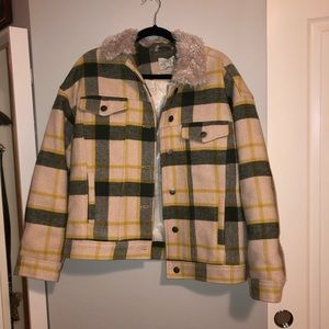 NWOT URBAN OUTFITTERS ⚡️ plaid trucker jacket
